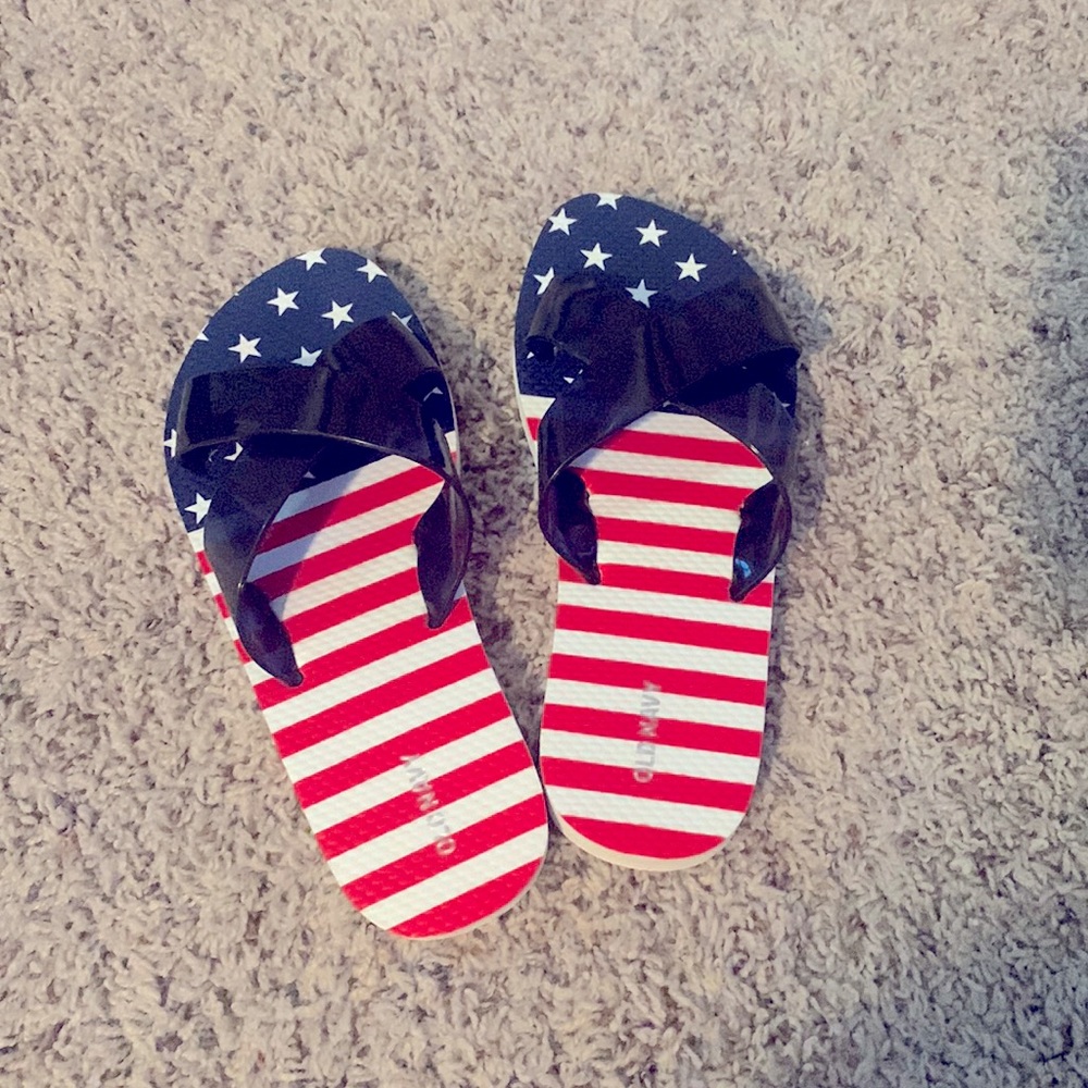 Old navy Fourth of July flip flops size 8